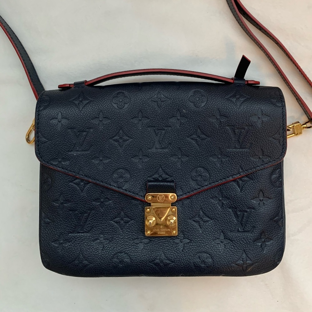 Louis Vuitton Pochette Métis Monogram Empreinte